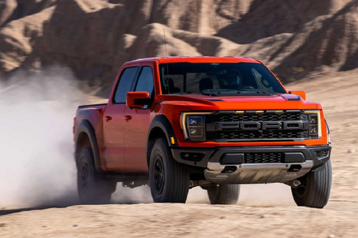 Theo một nguồn tin, Ford F-150 Raptor 2021 mới sẽ dùng động cơ EcoBoost V6 3.5L High-Output sản sinh công suất tối đa 450 mã lực ở vòng tua 5.850 vòng / phút (thay vì 5.000 vòng / phút) và mô-men xoắn cực đại 691 Nm tại tua máy 3.000 v/p (thay vì 3.500 v/p như trước), như vậy các con số sức mạnh của F-150 Raptor mới sẽ không có thay đổi gì.