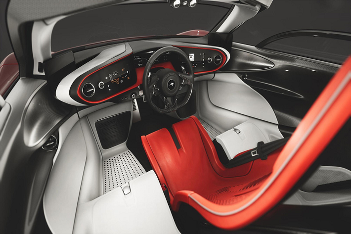 Cụ thể, hệ thống hybrid này trên siêu xe McLaren Speedtail bao gồm động cơ xăng V8, tăng áp kép, dung tích 4.0 lít, tạo ra công suất tối đa 746 mã lực và mô-men xoắn cực đại 799 Nm. Hai con số tương ứng của mô-tơ điện là 308 mã lực và 347 Nm.
