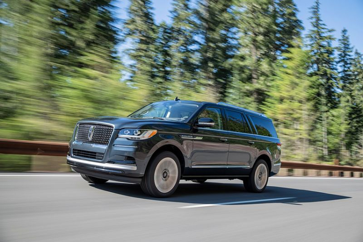 Chiếc SUV cỡ lớn được trang bị hệ thống treo thích ứng với công nghệ "quét" đường hiện đại, dùng một camera hướng về phía trước và 12 cảm biến để "quét" đường 500 lần mỗi giây và thực hiện tới 100 lần điều chỉnh mỗi giây để duy trì cho xe một hành trình thoải mái.