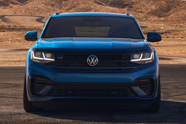 Được biết, Volkswagen Atlas Cross Sport GT mới này là sản phẩm mà hãng xe Đức phát triển dành cho người chơi "sâu", mang đến làn gió mới cho khách hàng vừa ưa chuộng sự tiện dụng của xe crossover vừa phấn khích trong từng giây đặt chân vào bàn đạp ga của xe.