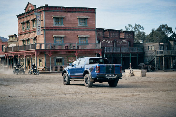Tương tự phiên bản tiêu chuẩn, Ford Ranger Raptor Special Edition dùng động cơ diesel tăng áp kép 2.0L 4 xi-lanh, công suất 210 mã lực, mô-men xoắn 500 Nm, hộp số tự động 10 cấp và hệ dẫn động 2 cầu. Đây cũng là động cơ được trang bị trên model Ranger Raptor bán tại Việt Nam.