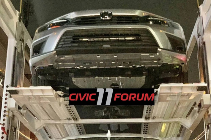 Như những tin đồn trước đây, thiết kế của Honda Civic thế hệ thứ 11 gần giống với Civic Prototype đã được công bố vào tháng 11/2020. Kiểu dáng ít mạnh mẽ hơn so với Civic thế hệ thứ 10, xe mang thiết kế đơn giản hơn, các khe hút gió được làm nổi bật, hốc đèn sương mù có ốp trang trí.