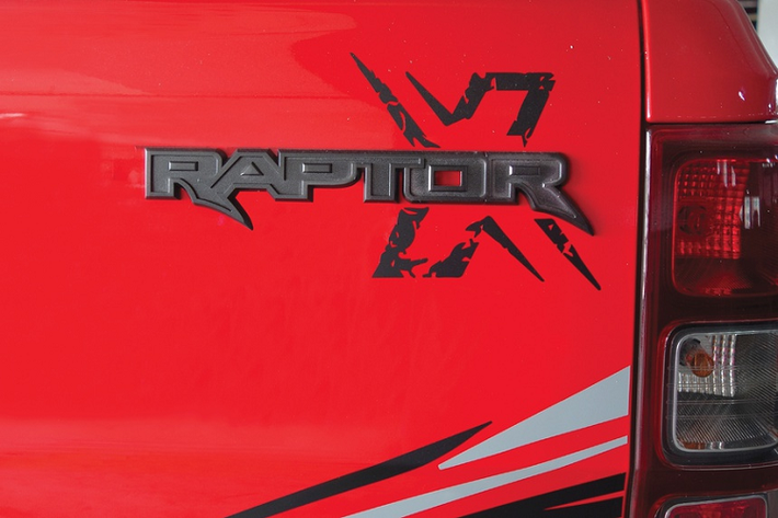SDAX đề xuất giá xe Ford Ranger Raptor X Special Editon là 216.888 ringgit (tương đương 1,232 tỷ đồng). Mức giá này đắt hơn bản tiêu chuẩn 6.000 ringgit. Tại Việt Nam, Ford Ranger Raptor có giá bán chính hãng 1,202-1,209 tỷ đồng.
