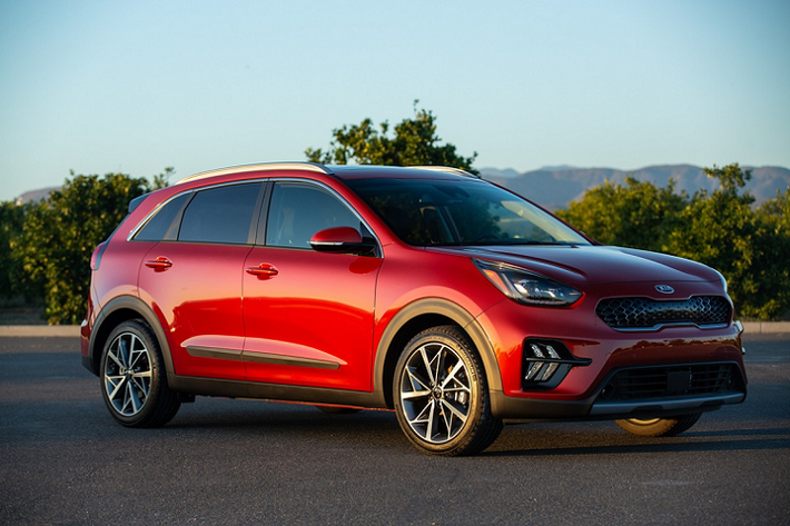 Hãng xe Hàn Quốc vừa ra mắt Kia Niro Hybrid và Niro PHEV 2021 tại Mỹ. Ở đời mới, 2 mẫu xe xanh được Kia cập nhật khá nhiều về công nghệ và tính năng an toàn. Hãng xe Hàn chưa công bố cụ thể về các tính năng an toàn trên Niro 2021.
