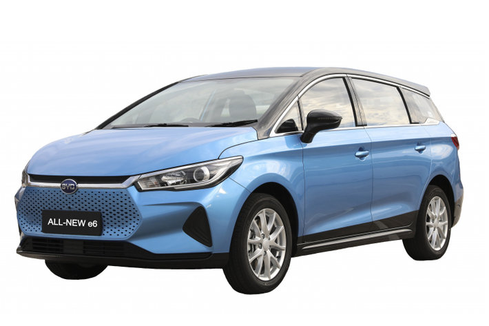 Thương hiệu xe Trung Quốc BYD vừa ra mắt mẫu xe điện e6 phiên bản 2021 ở Singapore. Giá xe BYD e6 2021 sẽ từ 86.737 USD (khoảng 2 tỷ đồng). Xe có phạm vi hoạt động 522 km cho một lần sạc.