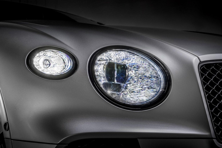 Tại thị trường Mỹ, giá xe Bentley Continental GT Speed mới có mức bán ra từ 274.900 USD (khoảng 6,34 tỷ đồng). Như vậy, so với Bentley Continental GT 2021 thông thường, mẫu xe này đắt hơn khoảng 50.000 USD.