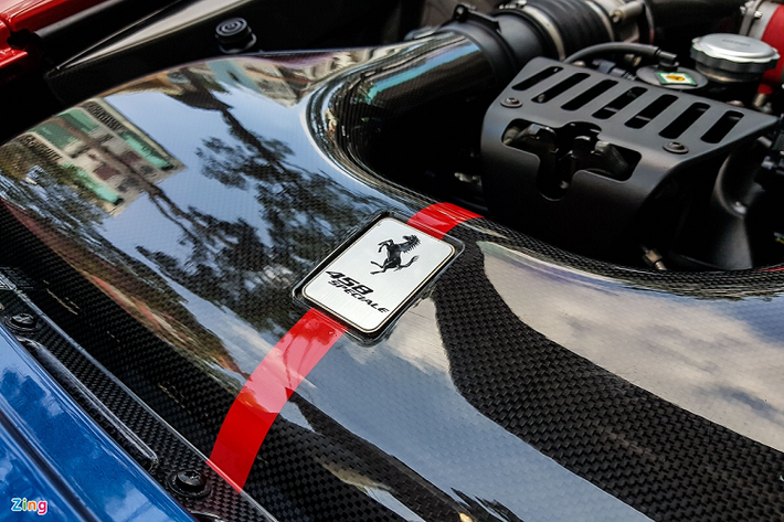 Ferrari 458 Speciale có khả năng tăng tốc 0-100 km/h chỉ trong 3 giây, 0-200 km/h chỉ trong 9,1 giây trước khi đạt vận tốc tối đa khoảng 325 km/h. Ferrari công bố 458 Speciale hoàn thành một vòng trường đua Fiorano trong khoảng 1 phút 23,5 giây, chỉ chậm hơn mẫu xe đàn anh F12berlinetta chỉ 0,5 giây.