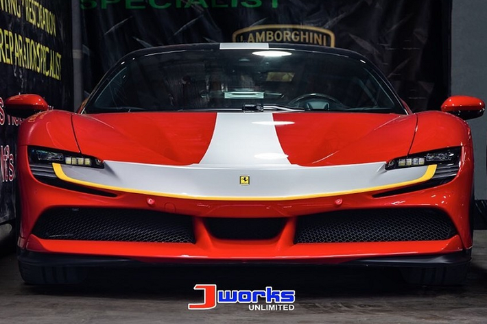 Mức giá xe Ferrari SF90 Stradale ở Philippines không được tiết lộ nhưng chắc chắn sẽ không dưới con số 22 tỷ đồng. Ở tại Việt Nam, giá xe Ferrari SF90 Stradale chính hãng bắt đầu từ con số 34,5 tỷ đồng chưa bao gồm các tuỳ chọn.