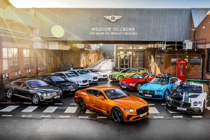 Xe siêu sang Bentley Continental GT đạt cột mốc 80.000 chiếc. Mẫu xe Bentley Continental GT đã rất thành công, chiếc thứ 80.000 vừa xuất xưởng tại nhà máy Orange Flame đã chứng minh điều đó. Để kỷ niệm cột mốc đáng nhớ này, hãng xe Anh đã sưu tập một vài phiên bản đặc biệt của Continental GT, bao gồm chiếc Bentley Continental GT đầu tiên lăn bánh khỏi dây chuyền sản xuất. Chiếc xe này được dùng làm xe thử nghiệm và hiện vẫn chạy tốt. Cũng có một chiếc Continental Supersports thế hệ đầu tiên góp mặt trong sự kiện kỷ niệm này, đó là phiên bản thể thao của Continental được trình làng vào năm 2009. Chiếc xe sử dụng động cơ W12 6.0L sản sinh công suất 621 mã lực cho tốc độ tối đa 329 km/h.