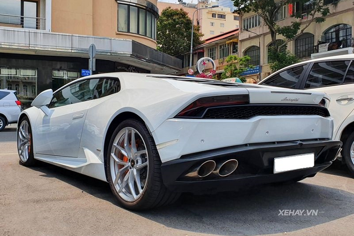 Về nước đã được gần 6 năm nhưng số lần chiếc siêu xe Lamborghini Huracan LP610-4 chính hãng ra ngoài lăn bánh có lẽ chỉ đếm trên đầu ngón tay. Trước đó, siêu xe Ý chỉ được chủ nhân cho tham gia những sự kiện lớn như hành hình Car & Passion 2018.