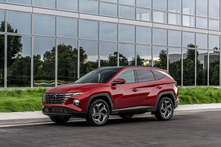 Hãng xe Hàn Quốc vừa công bố bảng giá chính thức của Hyundai Tucson 2022 mới tại thị trường Mỹ. Mẫu SUV này được bán ra từ tháng này.