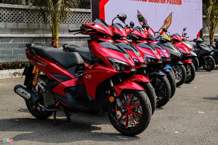 Chiếm số lượng nhiều nhất tại sự kiện là mẫu Air Blade. Điều này cũng dễ hiểu khi Air Blade là một trong những mẫu tay ga phổ biến nhất Việt Nam trong khoảng 10 năm qua. Các dòng xe Air Blade trong sự kiện trải dài từ phiên bản nhập Thái cho đến bản lắp ráp Việt Nam.