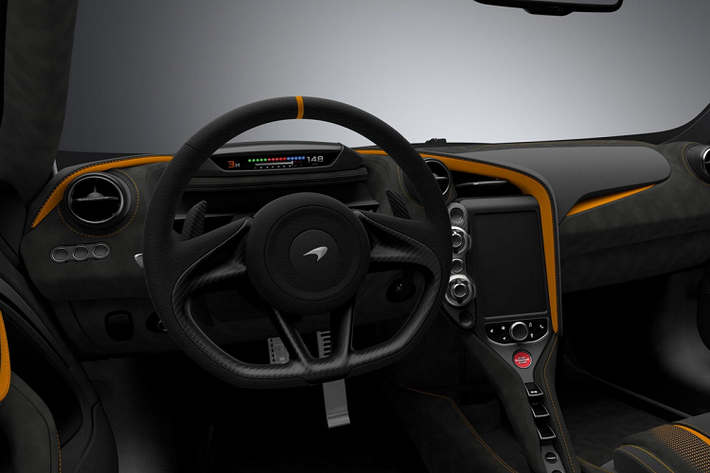 McLaren 720S có khả năng tăng tốc từ 0 lên 100 km/h chỉ trong 2,9 giây, trước khi đạt tốc độ tối đa 341 km/h.