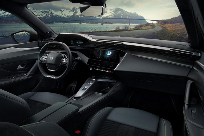 308 mới sử dụng phong cách thiết kế i-Cockpit quen thuộc của Peugeot với màn hình tốc độ điện tử 10 inch, phiên bản GT được nâng cấp thêm màn hình tốc độ dạng 3D.