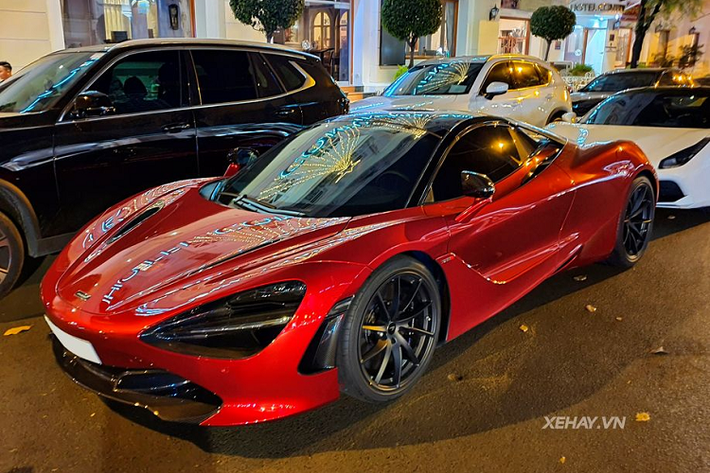 Siêu xe McLaren 720S Spider có lẽ đã không còn là cái tên xa lạ đối với hầu hết các tín đồ mê xe tại Việt Nam. Dù được ra mắt chưa lâu nhưng số lượng McLaren 720S nói chung và 720S Spider nói riêng ở nước ta đã lên tới hàng chục chiếc. Điều đó đã thể hiện rất rõ sức hút của mẫu xe này đối với các đại gia Việt.