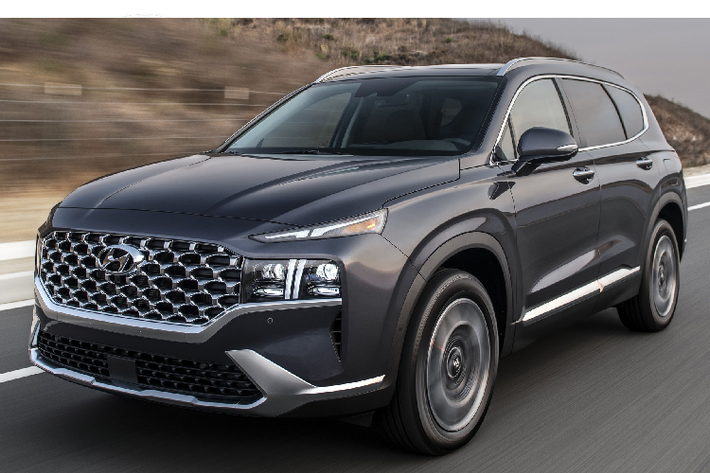 Hyundai SantaFe được đánh giá là xe ôtô phổ thông nội thất đẹp nhất năm 2021: Theo cuộc khảo sát của Hotcars tại Mỹ, người dùng biết đến thương hiệu Hyundai phần lớn nhờ mẫu SantaFe. Mẫu xe 7 chỗ hạng D được đánh giá có nội thất rộng rãi và cao cấp. Ghế được bọc da hoàn toàn, bố cục cabin đơn giản nhưng hiện đại. Các màn hình hiển thị có kích thước lớn và các nút chức năng trên xe dễ sử dụng.