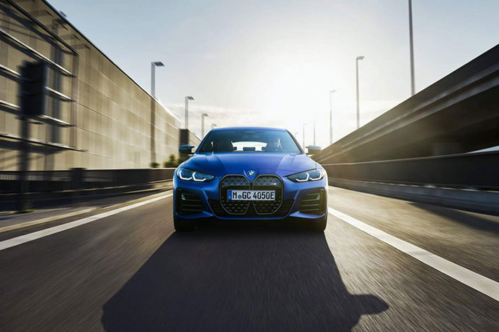 Công suất kết hợp ở mức 536 mã lực và mô-men xoắn 794 Nm. BMW i4 M50 hoàn toàn mới cũng sử dụng hệ dẫn động 4 bánh hoàn toàn bằng điện.