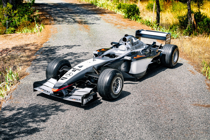 Công ty chuyên đấu giá RM Sotheby's đã lên kế hoạch mang chiếc McLaren MP4-17D hàng hiếm ra đấu giá trong vài ngày tới. Chiếc xe F1 này từng được tay đua Kimi Raikkonen cầm lái trong mùa giải 2002.