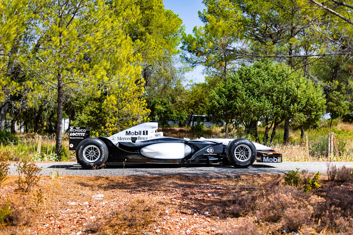 Chiếc xe đua McLaren MP4-17D này đã có tổng cộng 12 lần được mang ra thi đấu, bao gồm 7 lần vào 2002 và 5 lần vào 2003. Chặng đua đầu tiên của chiếc McLaren MP4-17D với số khung MP4-17A-06 là European GP diễn ra tại đường đua Nurburgring (Đức), Raikkonen đã cán đích ở vị trí thứ 3 sau 2 tay đua của đội Ferrari.