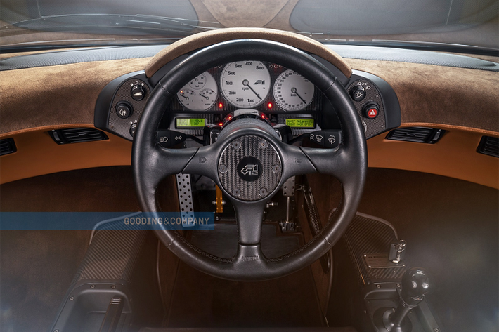 Được tạo ra bởi Peter Stevens và Gordon Murray, McLaren F1 là siêu xe đi trước thời đại với nhiều công nghệ thừa hưởng từ xe đua F1. Đó là lý do mà siêu xe này có tên F1.