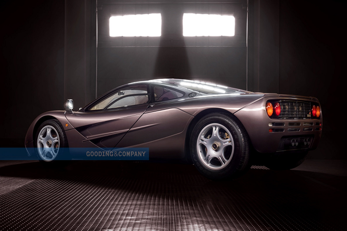 Từ năm 1992 đến năm 1998, McLaren sản xuất 106 chiếc F1 nhưng chỉ 64 xe có thể lưu thông trên đường. Do đó, McLaren F1 trở thành một trong những siêu xe mang tính biểu tượng của thập niên 1990. Hiện tại, giá trị của mẫu xe này tăng 500% so với giá xuất xưởng.