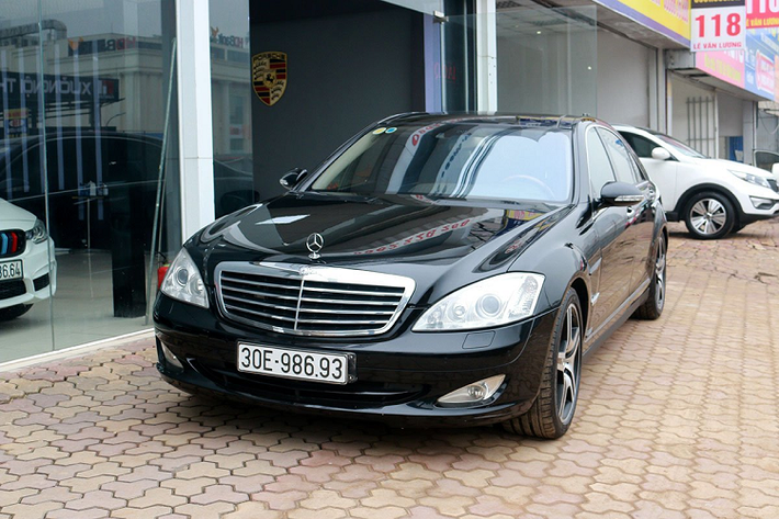 Dẫu vậy, dòng xe sang Mercedes Benz S-Class vẫn giữ được phong độ cao cho đến ngày nay nhờ lối thiết kế sang trọng, lịch lãm, không hề lỗi thời. Trên hết là mang lại độ an toàn cao và trải nghiệm lái tuyệt vời mà khó dòng xe phổ thông nào đem lại được.