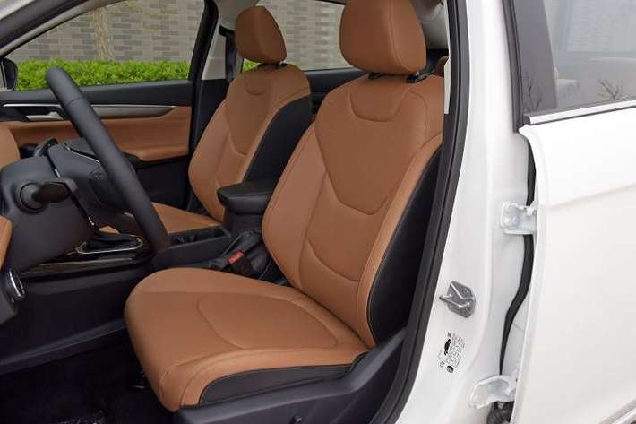 "Trái tim" của Ford Escort 2021 tại thị trường Trung Quốc là khối động cơ xăng 3 xi-lanh, hút khí tự nhiên, dung tích 1.5L, sản sinh công suất tối đa 122 mã lực. Động cơ kết hợp với hộp số sàn 6 cấp hoặc tự động 6 cấp.