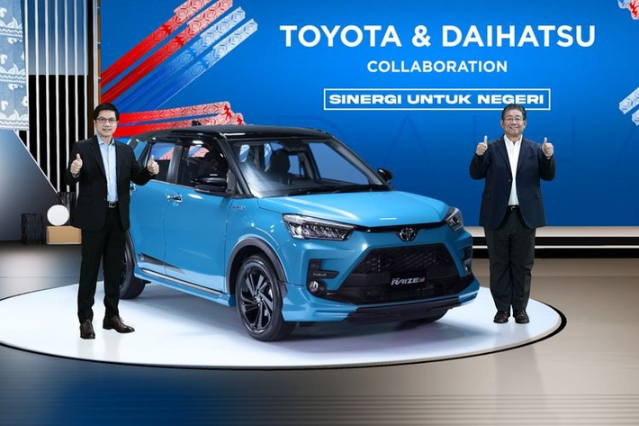 Hôm qua, ngày 30/4/2021, hãng Toyota đã chính thức giới thiệu cặp đôi SUV cỡ nhỏ Raize và Daihatsu Rocky tại thị trường Indonesia. Tại thị trường này, Toyota Raize 2021 mới được chia thành 3 phiên bản, bao gồm 1.2 G, 1.0 Turbo G và 1.0 Turbo GR Sport.
