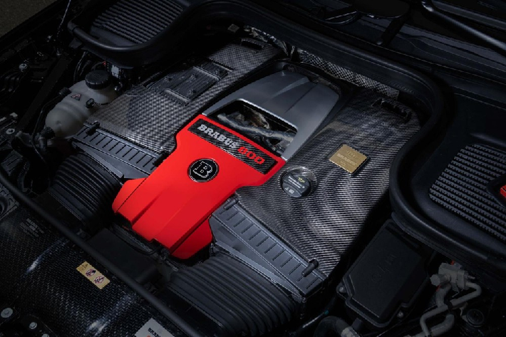 Ở dạng tiêu chuẩn, khối động cơ tăng áp kép V8 dung tích 4.0 lít của Mercedes-AMG GLE 63 S 4MATIC+ Coupe mới sản sinh 603 mã lực và 851 Nm mô-men xoắn cực đại, biến nó trở thành một trong những mẫu SUV nhanh nhất phân khúc. Nếu như vậy là vẫn chưa đủ mạnh đối với bạn, Brabus đã lắp những bộ tăng áp mới với bộ nén lớn hơn và các ổ trục được gia cố, thiết lập lại ECU, và thậm chi bổ sung một hệ thống ống xả hiệu suất cao chống gỉ.