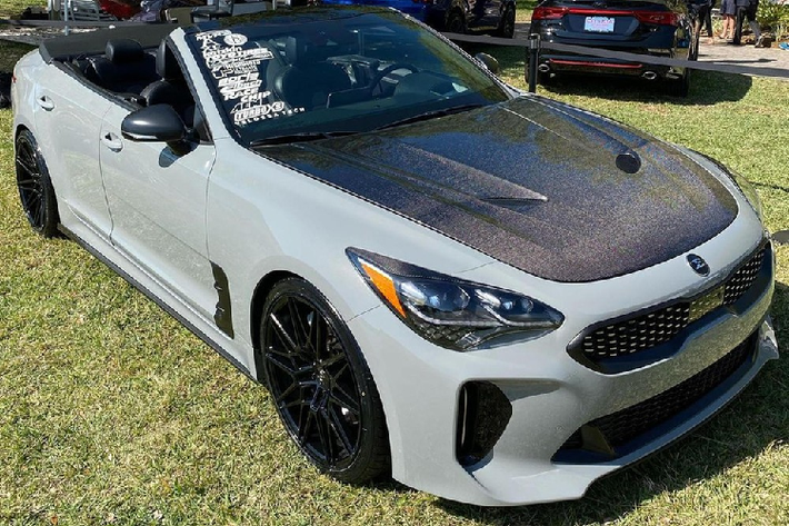 Tất nhiên, Kia chắc sẽ không bao giờ chế tạo một chiếc xe như thế, nhưng City Kia ở Orlando, Florida, Mỹ, đã quyết định tự tay làm nên một chiếc và cắt phăng phần nóc của một chiếc xe thể thao Kia Stinger thông thường.