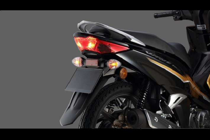 Xe mang ngôn ngữ thiết kế tương tự như dòng xe ga Honda SH thế hệ trước, chính vì vậy mà ngoại hình của xe khá cao cấp và có phần giống với mẫu xe ga này.