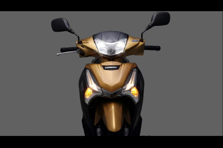 Ngoài thay đổi về màu sắc tem xe cũng như cải tiến động cơ, Honda Wave 125i 2021 vẫn giữ nguyên thiết kế và các trang bị tiêu chuẩn như phiên bản cũ.