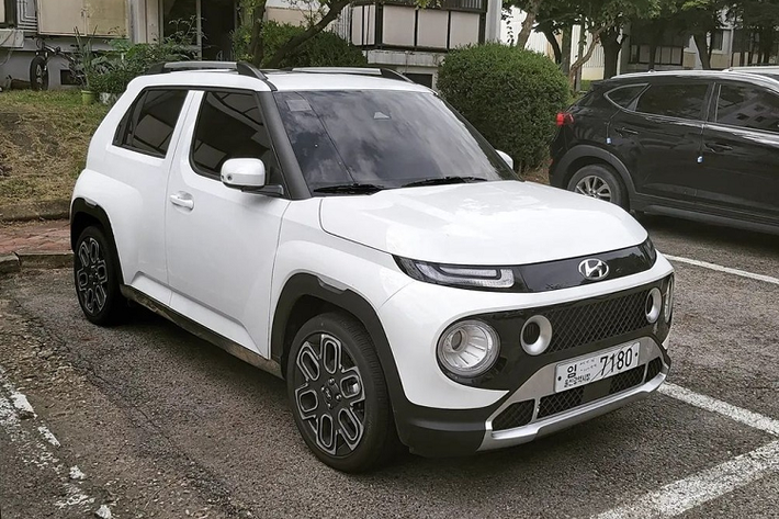 Vào hôm 14/9/2021 vừa qua, hãng Hyundai đã bắt đầu nhận cọc của khách hàng muốn mua mẫu SUV hạng A này thông qua hình thức trực tuyến. Ngay trong ngày đầu tiên mở cọc, đã có 18.940 khách hàng Hàn Quốc đặt mua Hyundai Casper 2022. Trong số những người đặt mua mẫu SUV hạng A này, có cả Tổng thống Hàn Quốc Moon Jae-in.