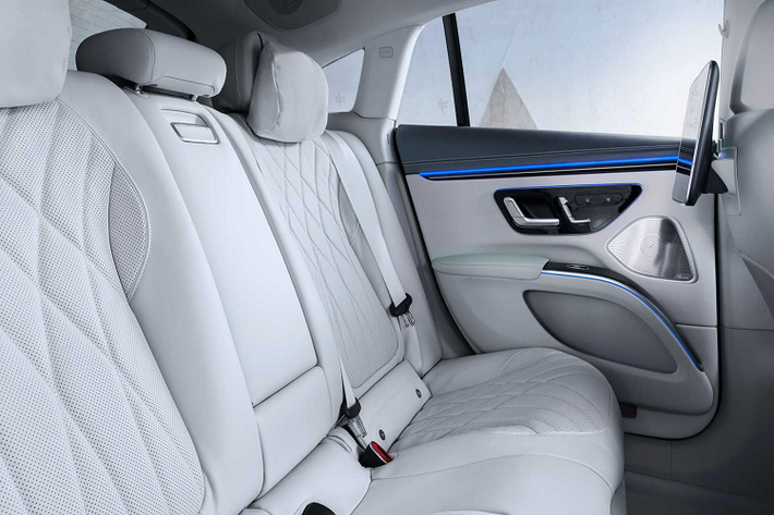 Theo trang web của Mercedes-Benz Việt Nam (MBV), khả năng cao MBV sẽ phân phối đủ cả 2 phiên bản EQS 450+ và EQS 580 4Matic tại thị trường Việt. Xe được nhập khẩu nguyên chiếc. Hiện tại, giá bán và thời điểm đến tay khách hàng Việt của Mercedes-Benz EQS 2022 vẫn chưa được tiết lộ. Tại thị trường Việt, Mercedes-Benz EQS 2022 sẽ có chức năng sạc Mercedes me Charge và trạm sạc nhanh IONITY - IONITY Unlimited mà không mất phí trong năm đầu tiên.