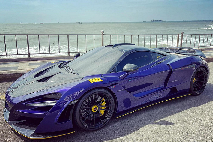 Hãng Fi cũng đưa ra thêm một gói tuỳ chọn là hiệu chỉnh lại ECU của siêu xe McLaren 720S kết hợp với ống xả độ của hãng để mang đến công suất rất ấn tượng 900 mã lực cho xe. Tại nước ngoài, giá bộ ống xả đầy đủ của Fi dành cho 720S lên đến hơn 240 triệu, nhưng khi về nước sẽ không dưới 1 tỷ đồng. Giá xe McLaren 720S tại Việt Nam khi mới xuất hiện được chào bán tại đại lý tư nhân tới hơn 20 tỷ đồng.