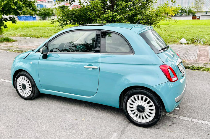Ở thời điểm cách đây hơn 10 năm, dòng xe Fiat 500 cùng với các dòng Fiat Bravo hay Fiat Grande Punto đã từng phân phối chính hãng tại Việt Nam bởi Mekong Auto.