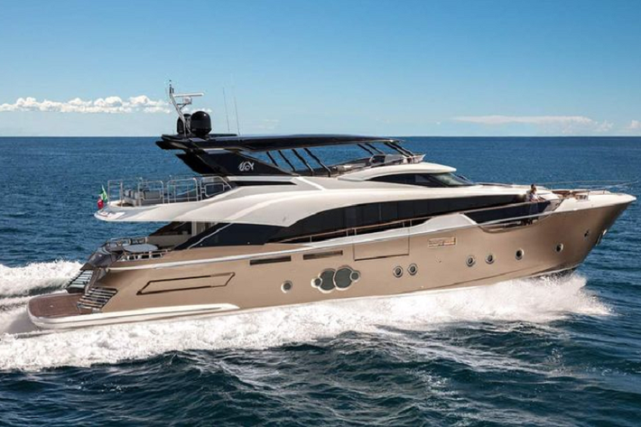 Vào năm 2018, MCY 96 đã được trao giải "Du thuyền có flybridge tốt nhất" trong hạng mục trên 80 feet từ Asia Boating Awards. Du thuyền MCY 96 đắt tiền sở hữu flybridge (boong cao nhất) tuyệt đẹp, nơi chan hòa nắng gió, rất thích hợp để cảm nhận toàn cảnh vẻ đẹp trên biển.