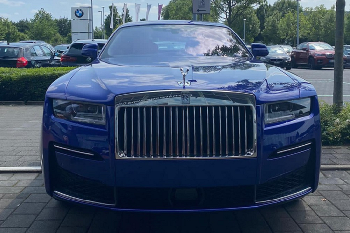 Mercedes-Maybach S-Class 2021, Bentley Flying Spur thế hệ thứ 3 hay Rolls-Royce Ghost 2021 mới đang là tâm điểm, khi giới đại gia Việt lựa chọn mua xe đắt tiền để trải nghiệm cũng như phục vụ các nhu cầu khác nhau. Trong đó, Rolls-Royce Ghost 2021 ở một đẳng cấp khác và chỉ dành cho giới thượng lưu sở hữu khi giá xe Ghost thế hệ mới thấp nhất được chào bán không dưới 40 tỷ đồng.