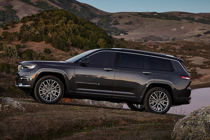 Được biết, hiện tại các đại lý đã bắt đầu nhận cọc mẫu xe này, giá xe Jeep Grand Cherokee L 2021 với mức bán ra dự kiến tại Việt Nam sẽ từ 4,7 - 5 tỷ đồng tùy phiên bản và trang bị.