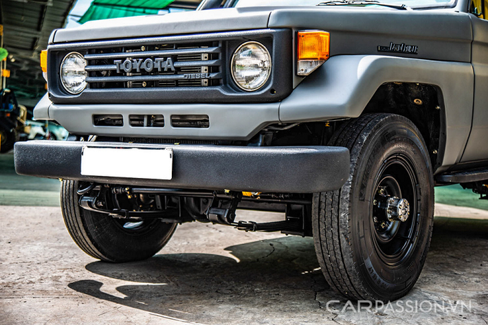 Đặc biệt, Toyota Land Cruiser J70 sản xuất từ 1984 nhưng vẫn được sản xuất mới và bán tại thị trường Úc và Nhật Bản. Chiếc xe Toyota Land Cruiser PZJ70trong bài viết này đã được "dọn" theo nguyên bản mang đến giá trị văn hóa, lịch sử vốn có.