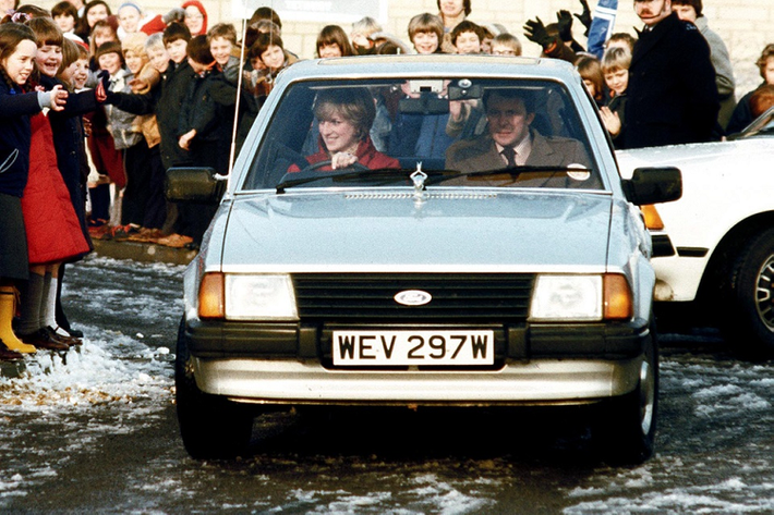 Chiếc Ford Escort đời 1981 này từng là xe của Diana, Công nương xứ Wales, khiến nó trở thành một trong những chiếc Ford Escort nổi tiếng nhất thế giới. Ford Escort được sản xuất trong giai đoạn 1980-2003, sau đó nó được thay thế bằng mẫu Ford Focus.