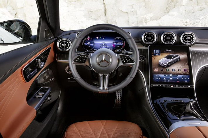 Mẫu xe này cũng có thêm 2 chế độ lái Dynamic Select mới là Offroad và Offroad+ với tính năng hỗ trợ đổ đèo mà Mercedes gọi là Downhill Speed Regulation (Quy định tốc độ xuống dốc).