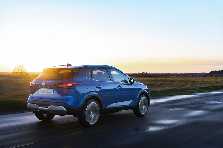Tại thị trường Mỹ, Nissan Qashqai thế hệ mới được biết đến với tên gọi Rogue Sport. Ở thế hệ mới, mẫu SUV cỡ nhỏ có một số thay đổi so với thế hệ trước. Các đường nét của Qashqai được làm cứng cáp hơn.
