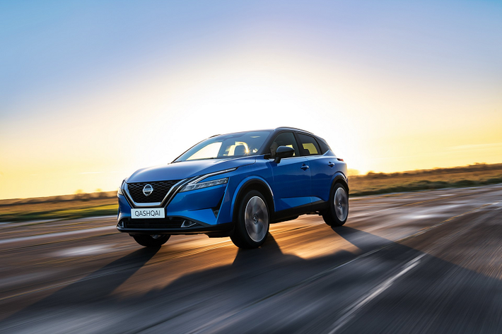 Với doanh số hơn 3 triệu xe tại châu Âu, Qashqai là một trong những mẫu xe quan trọng của Nissan tại lục địa già. Trước những khó khăn hiện nay, Nissan cần một sự thay đổi để vực dậy tình hình kinh doanh. Chiếc Nissan Qashqai 2021 mới thế hệ thứ 3 vừa được vén màn. Đây là mẫu xe thứ 3 được ra mắt của Nissan trong tháng 2, sau Pathfinder và Frontier.