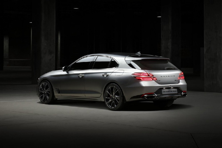 Hiện hãng Genesis chưa công bố bản trang bị và động cơ của G70 Shooting Brake. Tuy nhiên, sẽ không ngạc nhiên nếu các bản trang bị và động cơ của mẫu xe này giống với Genesis G70 Sedan.