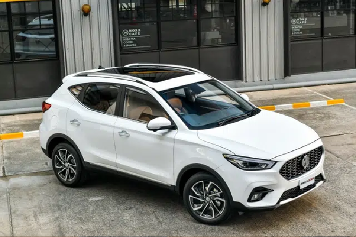 Một số trang bị an toàn trên xe gồm có phanh chống bó cứng ABS, phân bổ lực phanh điện tử EBD, hỗ trợ khởi hành ngang dốc, hỗ trợ đổ đèo, cân bằng điện tử, cảnh báo áp suất lốp và 6 túi khí. Đây là những tính năng giúp MG ZS 2021 tại Thái Lan đạt chuẩn an toàn 5 sao của ASEAN NCAP.