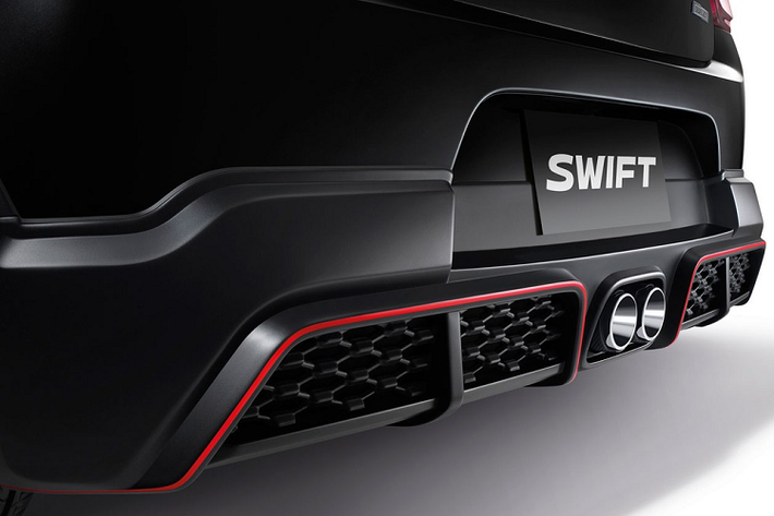 Bộ body kit độ Suzuki Swift GL Plus 2021 bao gồm cánh lướt gió trên đầu xe, nối liền với ốp cua lốp màu đen, thanh ba-bô-lê bên sườn, cánh gió sau được thiết kế dưới dạng bộ khuếch tán gió, cánh gió mui tích hợp đèn phanh thứ ba, ăng-ten hình vây cá trên nóc, bộ đề-can mới và 2 đầu ống xả giả chỉ có tác dụng trang trí. Vành của xe có đường kính 15 inch, đi kèm ốp la-zăng và lốp 175/65 R15.