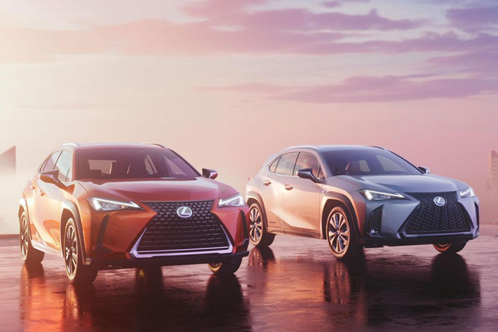 Ở phiên bản cập nhật năm 2022, Lexus UX thế hệ mới sẽ có thêm hai màu ngoại thất mới là Grecian Water và Cloudburst Grey. Trong khi đó, nội thất của xe, khách hàng có thể phối màu với các màu sắc như Black, Birch và màu Lapis.