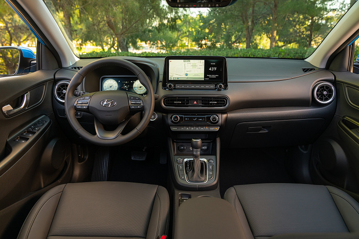Các thông số kỹ thuật về hiệu suất của Kona N 2022 hiện vẫn đang được giữ kín, Hyundai chỉ xác nhận rằng mẫu xe này sẽ có động cơ tăng áp 2.0L và hộp số ly hợp kép 8 cấp.