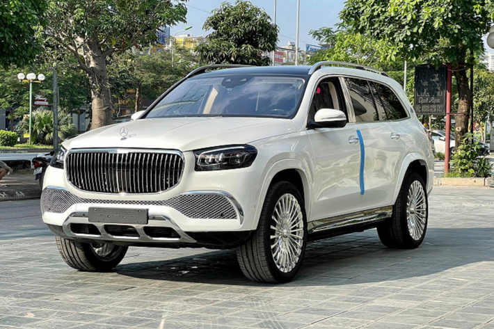 Là mẫu xe mới trong phân khúc SUV siêu sang nhưng GLS 600 vẫn hội tụ nhiều tiện nghi hiện đại, các công nghệ hỗ trợ lái tiên tiến. Xe gầm cao lại rất phù hợp với điều kiện đường xá ở Việt Nam hiện nay. Càng đặc biệt hơn khi Maybach GLS 600 sắp được phân phối chính hãng, ngoài ra mạng lưới đại lý rộng lớn, phủ khắp toàn quốc càng giúp mẫu SUV siêu sang hấp dẫn giới đại gia chơi xe. Mức giá xe Mercedes-Maybach GLS 600 tại Việt Nam tại đại lý tư nhân khoảng gần 17 tỷ đồng.